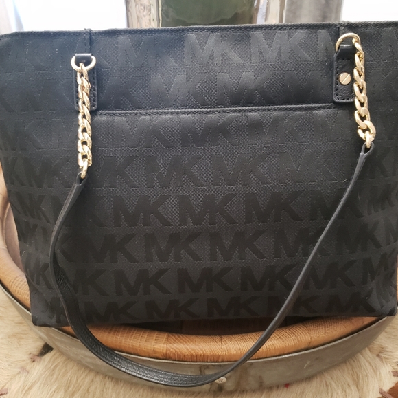 Michael Kors MK Signature JetSet Chain Tote-mint condition! - Picture 2 of 7